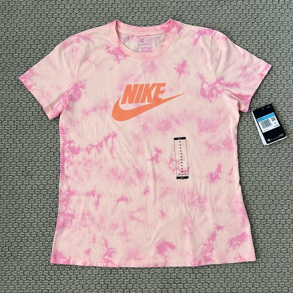 NWT Nike Women’s T-shirt